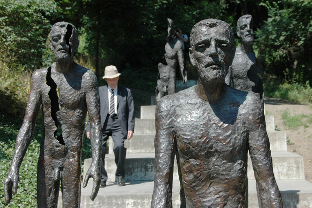 Památník obětem komunismu v Praze na Újezdě