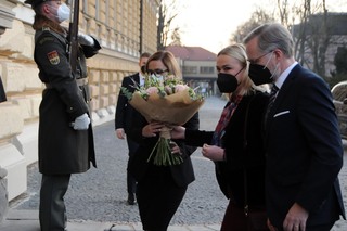 Novou ministryni obrany doprovázel premiér Petr Fiala