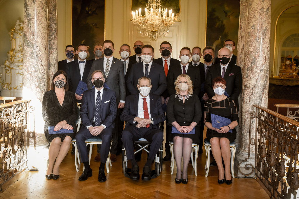 Z pátečního jmenování nové vlády prezidentem v Lánech