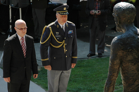 Náměstek ministra obrany Tomáš Perutka a generál Bohuslav Dvořák 