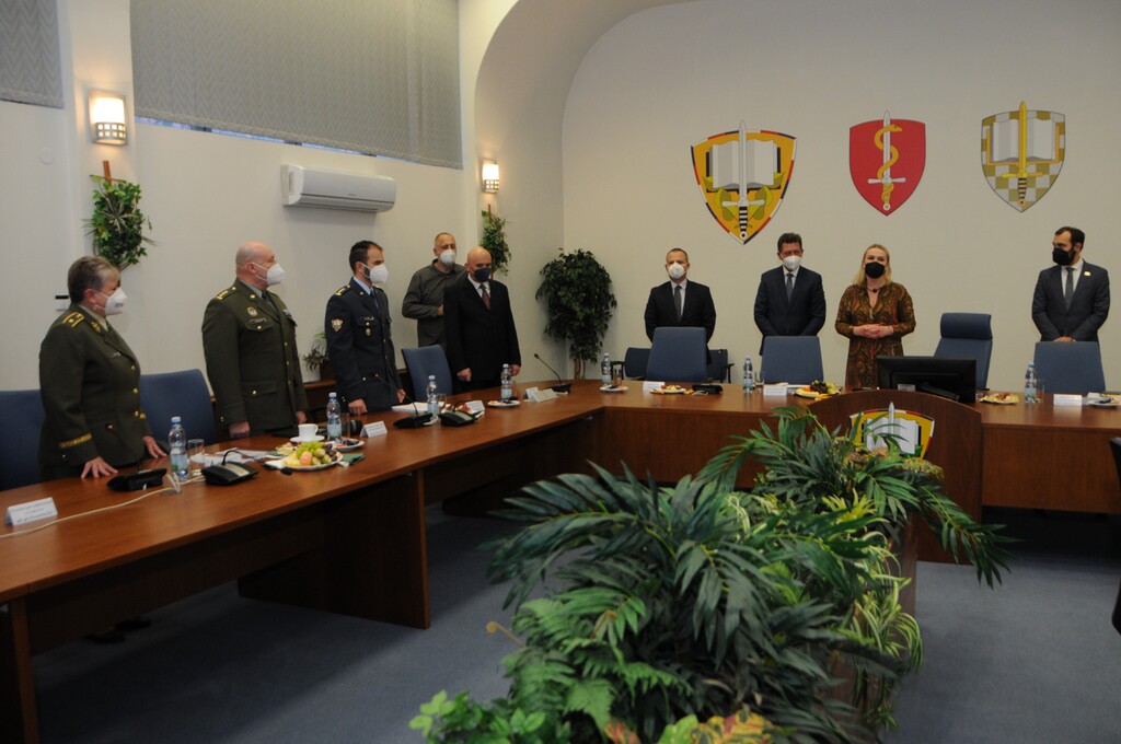 Ministryně se zúčastnila společného pracovního setkání s vedením Univerzity obrany