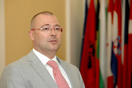 Ministr obrany předal resortní vyznamenání 2