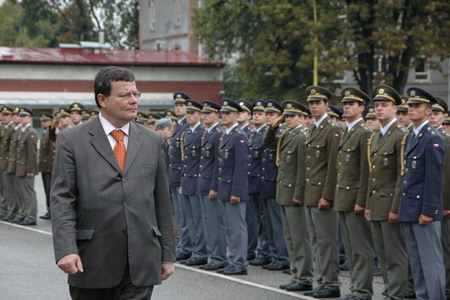 Noví absolventi Univerzity obrany míří k útvarům
