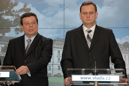Dalších vojáci míří do zasažených oblastí