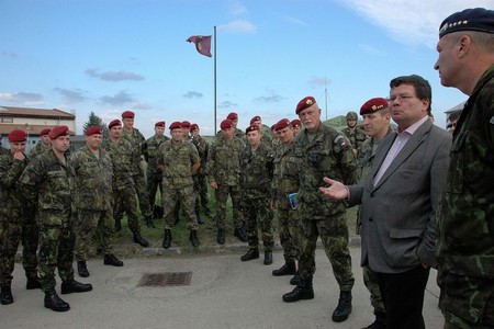 Vojáci potřebují mít jasnou vizi, řekl v Žatci Alexandr Vondra