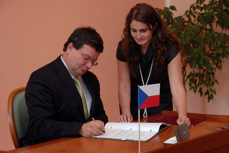 Podpis dohod 1