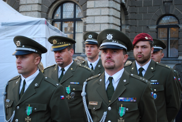 Z nástupu příslušníků armády na libereckém náměstí