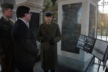 Ceremoniál položení věnce u hrobu Neznámého vojína 3