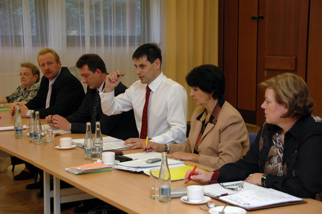 Z plenární schůze ČMOSA - náměstek ministra obrany Michael Hrbata 