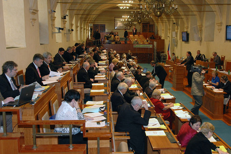 Senát schválil zahraniční mise armády na příští dva roky 1