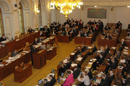 Poslanci podpořili plán zahraničních misí armády na příští dva roky