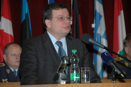 Alexandr Vondra: Prvním předpokladem je, že si nebudeme nic nalhávat