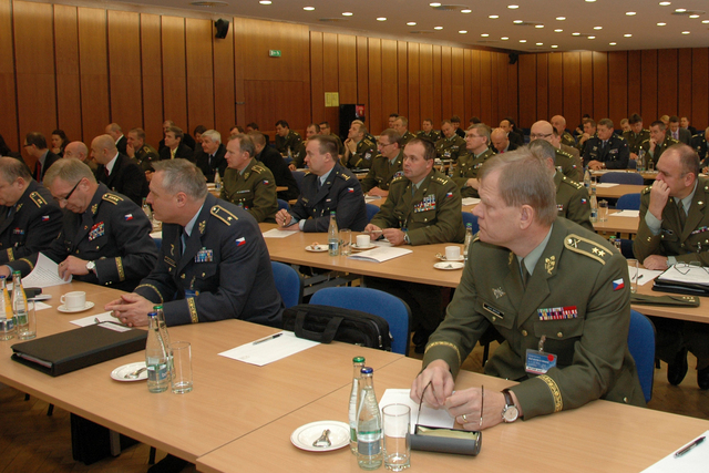 Obrana země je věcí nás všech, nejen vojáků (1)