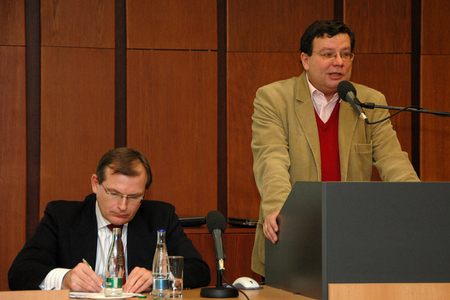 Alexandr Vondra: Obrana země je věcí nás všech, nejen vojáků