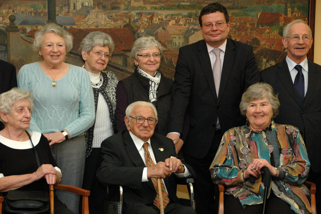 Sir Nicholas Winton, Alexandr Vondra a Wintonovy "děti" 1