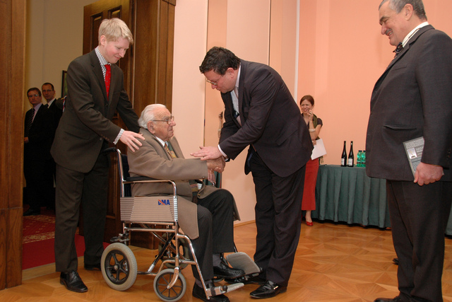 Před společným obědem