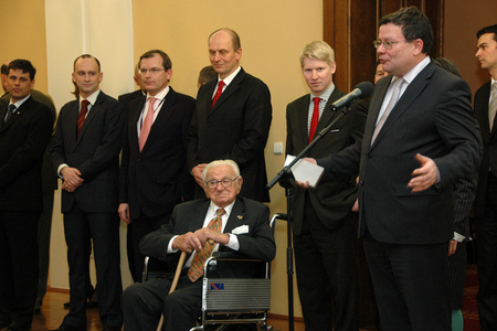 Během projevu