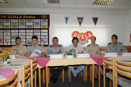 Z tiskové konference