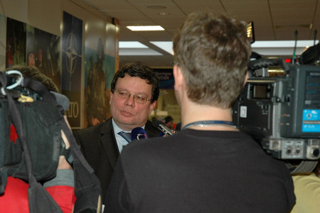 Alexandr Vondra s médii