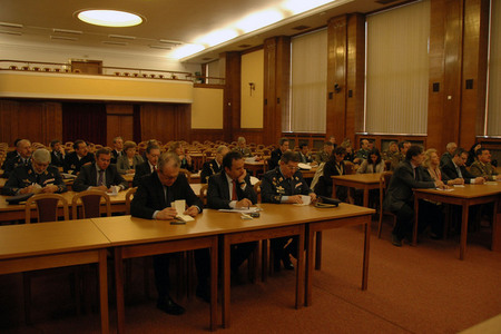 Studenti španělské Školy vysokých obranných studií