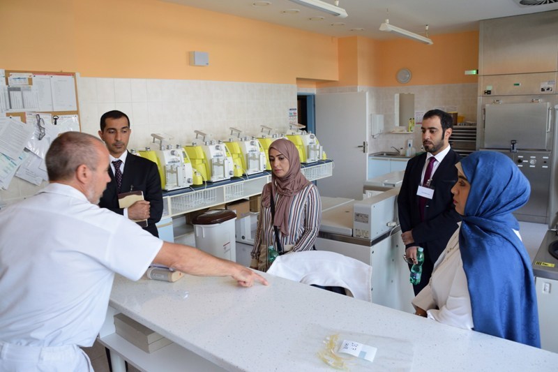 Vojenští zdravotníci ze Spojených arabských emirátů na stáži v Ústřední vojenské nemocnici v Praze