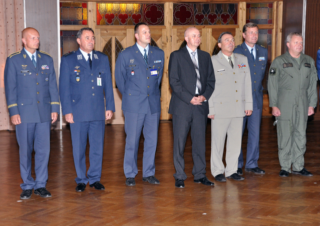 V VzS - BG Štefánik, vedle něj BG KOVAČ (vedoucí delegace HRV), zástupce OVL MO, SOPS MO, ÚLZ, SRPS MO a SVK