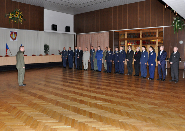 Účastníci zasedání řídícího výboru MATC při projevu ZV VeV-VA