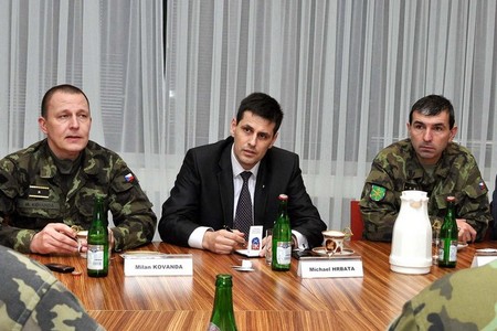 Náměstek ministra obrany zavítal mezi žáky (2)