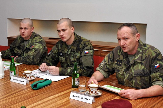 Náměstek ministra obrany zavítal mezi žáky (8)