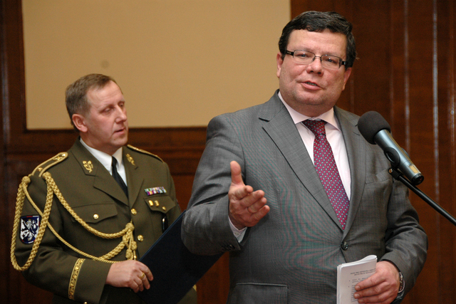 Ministr obrany během projevu