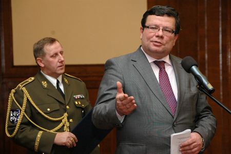 Ministr obrany během projevu