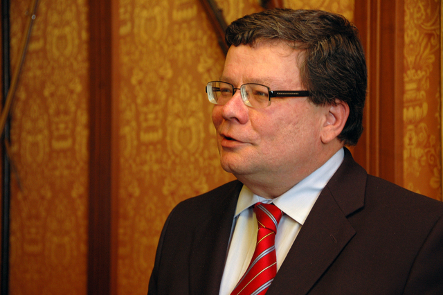 Ministr obrany Vondra při proslovu