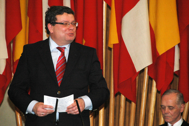 Alexandr Vondra při projevu