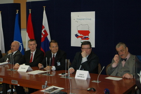 Ministři zahraničí a obrany zemí V4 představili společnou deklaraci