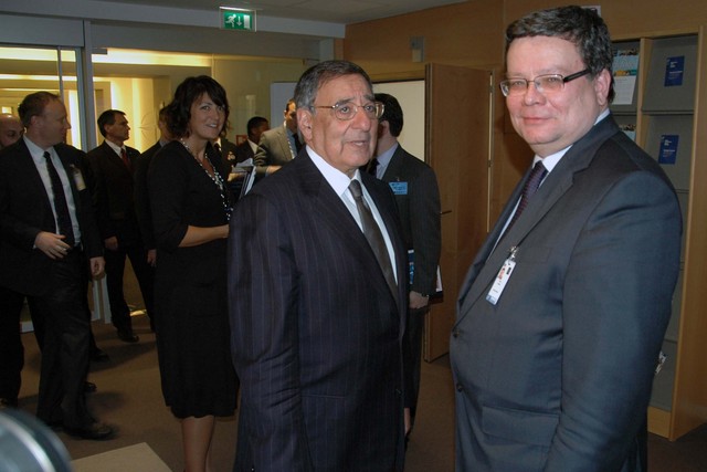 Alexandr Vondra a Leon Panetta před jednáním