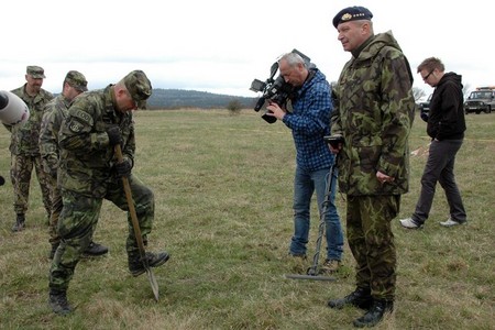 ... i náčelník GŠ AČR armádní generál Vlastimil Picek