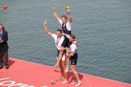 První tři medailisté v olympijském skifu