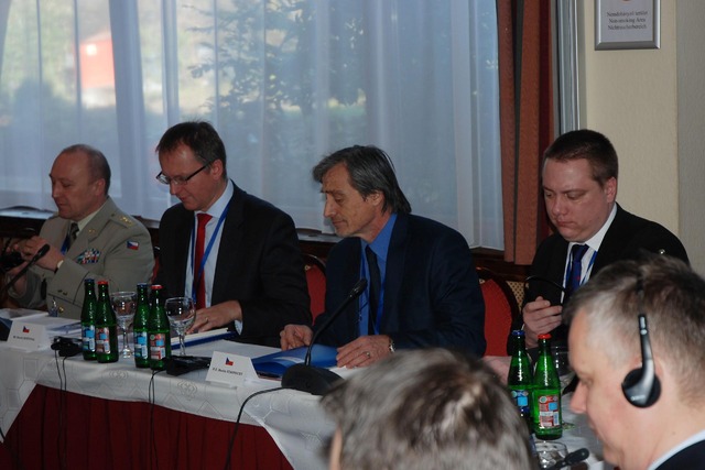 Česká delegace, zleva plk. R. Kopřiva, D. Koštoval, M. Stropnický a J. Opluštil
