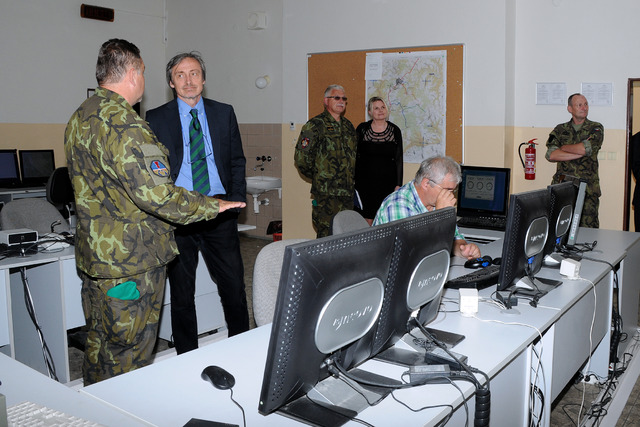 Ministr obrany navštívil centrum výcviku AČR