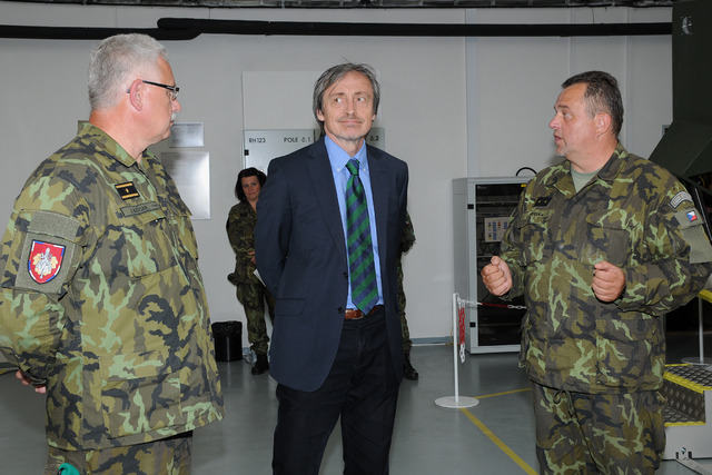 Ministr obrany navštívil centrum výcviku AČR