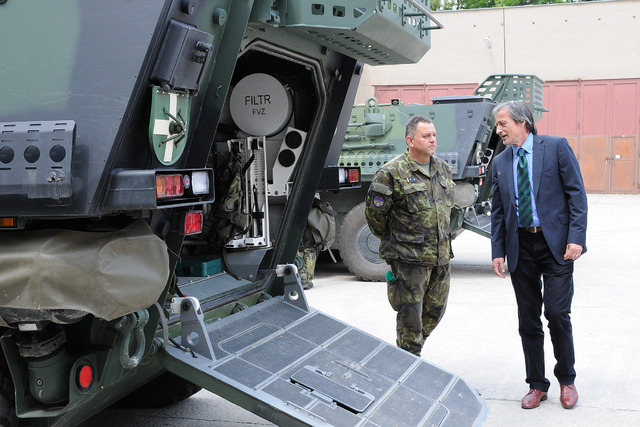 Ministr obrany navštívil centrum výcviku AČR