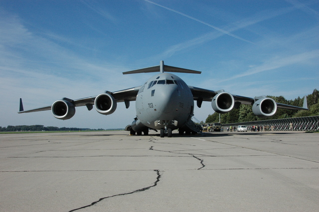 Těžký čtyřmotorový strategický transportní letoun kanadské armády C-17 Globemaster III