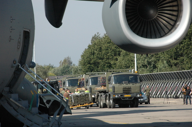 Převoz munice pro irácké Kurdy na pardubické letiště
