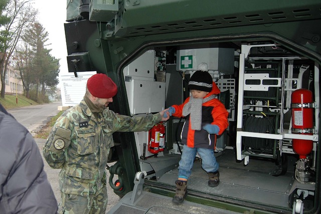 „Prohlídka“ kolového obrněného transportéru PANDUR