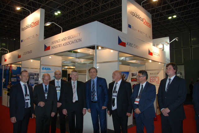 Z návštěvy ministra obrany Martina Stropnického na veletrhu LAAD 2015 (3)