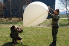 Ilustrační obrázek ke článkuVojenští chemici vypouštěli na letišti radiosondu