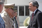 Ministr obrany Martin Stropnický se vítá s generály alžírské armády