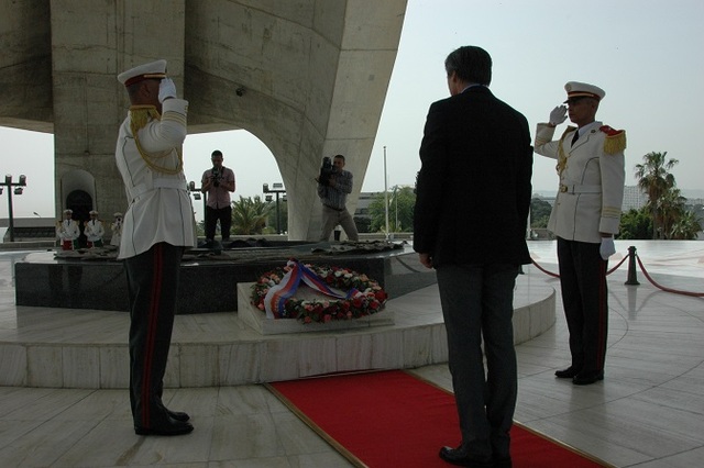 Ministr Stropnický položil věnec u Památníku mučedníka