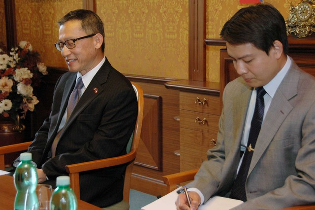 Ministr obrany přijal velvyslance Thajska 3