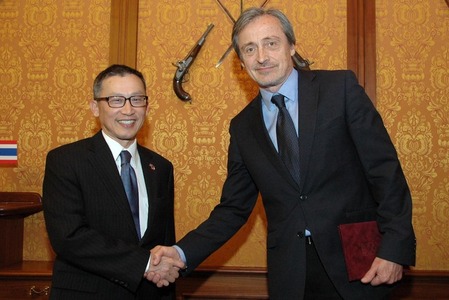 Ministr obrany přijal velvyslance Thajska